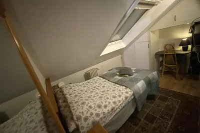 Image de Penthouse Attic Apartment with a grand piano beside City Hall & the pond