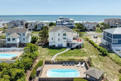Image de Breach Party | 240 ft to the beach | Private Pool, Hot Tub