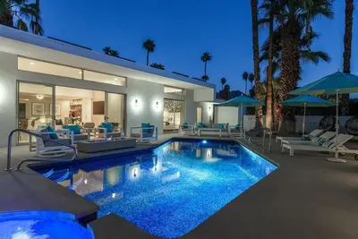 Image de Luxury Bauhaus Retreat w/ Pool&Hot Tub + Mtn Views