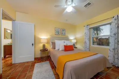 Image de Close to Ua & Banner / 2 Br & 2 Ba / Outdoor Space