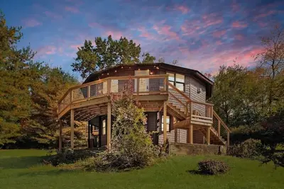 Image de Unique Circle House: Hot Tub, Lake & Pool Access