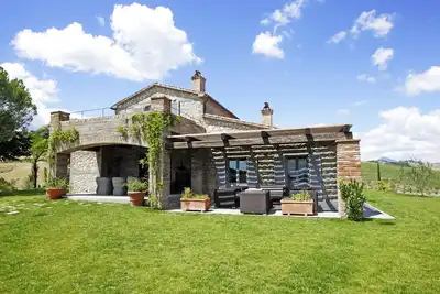 Image de Maison de campagne de luxe avec piscine et magnifiques alentours