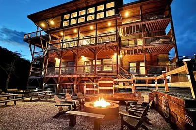 Image de Smokies Overlook: Mtn Views, Secluded, Theater, Games, Fire pit, 3 Hot tubs