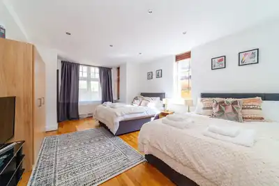 Image de Comfy 2 Bed Apt with Private Garden, Battersea Ldn