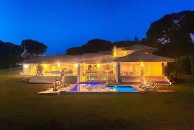 Image de Azaleas by Check-in Portugal