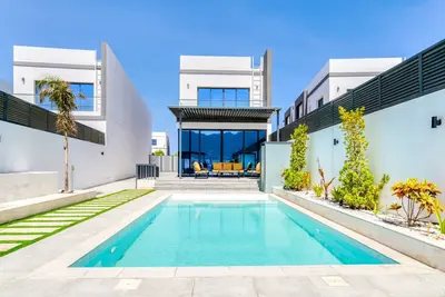 Image de Luxury 4br Villa with Assistant’s Room Al Dana Island, Fujairah by Deluxe Holiday Homes