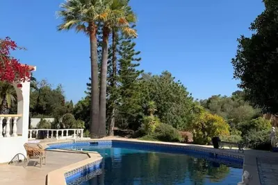 Logement, esp. privés ext, jardin, piscine, 5 min des plages et la Ria Formosa