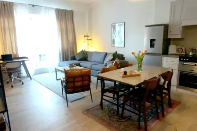 Image de Stylish city-centre apartment with balcony