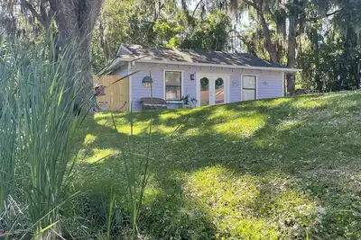 Image de Midway between Savannah and Tybee Island.