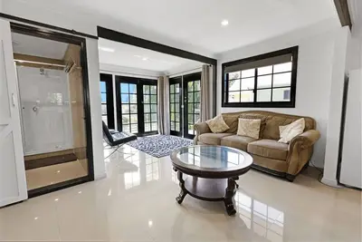 Image de Lake View Bliss: Enjoy the best urban living without sacrificing tranquility