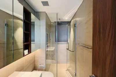 Image de #The Crest Lux Bathtub-panoramic city view.