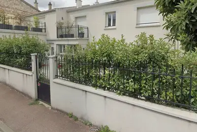 Image de Maison à Malakoff avec cour 6/8 pers -140m2 à proche L13