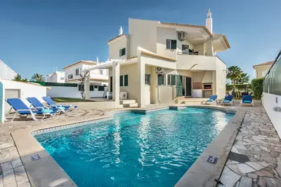 Image de 4 Bed Room Villa Close to the Beach - Albufeira Center - Private Pool