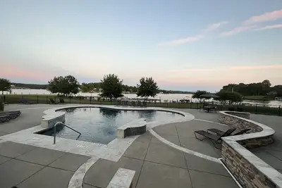 Image de Penthouse 4br 3ba waterfront at Bridgewater w\/pool