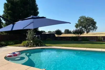 Image de Unwind and relax at our country cozy getaway home