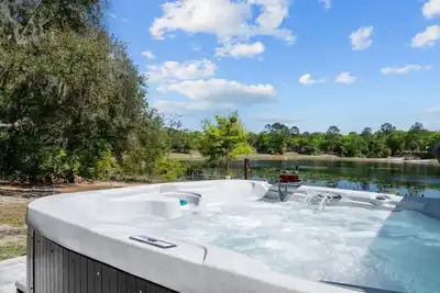 Image de Hot Tub-A Frame-Fire Pit-Lake-Fishing-Relaxing-Escape