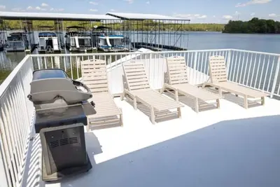 Image de 3 Br Floating Cabin Dog Friendly