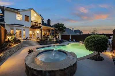 Image de Your Winter Escape Modern Home with Pool & Fire Pit near The Lake Hubbard Dallas