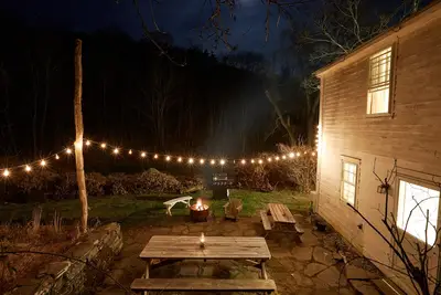 Image de Catskills retreat on 4. 5 acres w/ fully stocked kitchen and fire pit—Sleeps 9