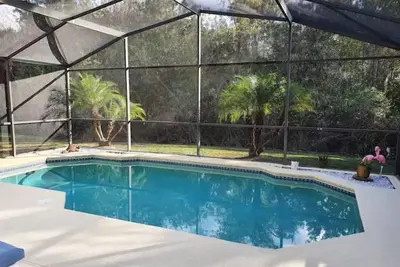 Image de Poolside Sunny Retreat