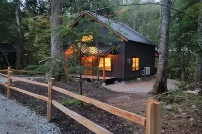 Image de Bearfoot chalet. Sleeps 6/ Hot tub
