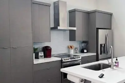 Image de Just Listed! 4 Bed Lux Modern Rambler, Ultra Clean, Office, Centrally located!