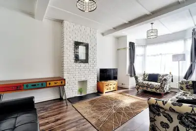 Image de Entire Large House in the heart of Southend