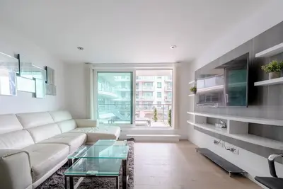 Image de Serene 2bd Riverside Flat with Balcony, Vauxhall