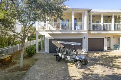 Image de Coastal Retreat-4br/3ba -Heated Pool-Golf Cart Included-Walk to the Beach!