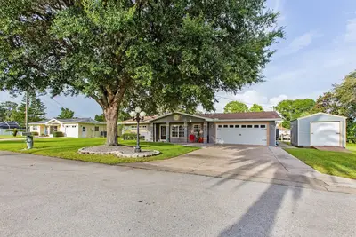 Image de Waterfront Bungalow with private mooring, slip, kayaks, deep water canal