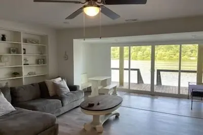 Image de 4-Br Spacious House by the River w/ Backyard & Bbq