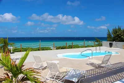 Image de Oceanfront Oasis Home with cottage & pool