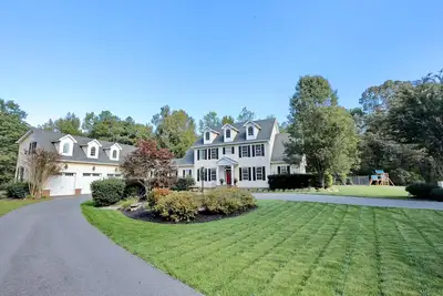 Image de 32 ac, Hot Tub, Pool Opens May 1, Theatre, FirePit, Game Rm, Small Pond, Slps 10