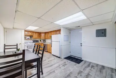 Image de Orem Lower Level Apartment w/ Hot Tub access! 6 minutes to Provo Canyon