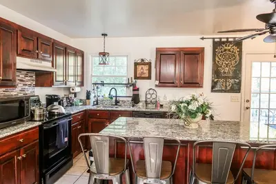 Image de Gated Private Hilltop Villa, 3 bed, 3 bath, pool, spa on 50 acres, near airport