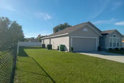 Image de Cozy Dual Rooms in Deltona.