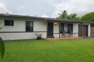 Image de Cozy family home in quiet area, nice garden views.