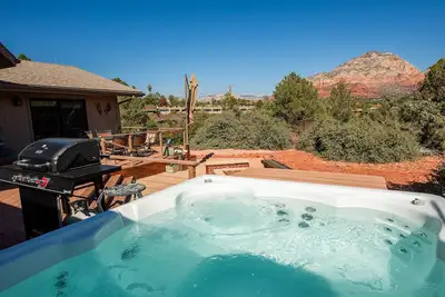 Image de Great location, hot tub view of the red rocks, 5min from everything in Sedona!