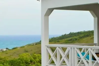 Image de Hilltop Cottage w/ breathtaking view of Atlantic Ocean.