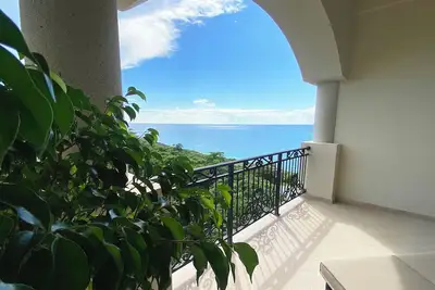 Image de Top-Rated Luxury 3br Beachfront Penthouse. Scuba & offshore snorkeling heaven!
