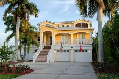 Image de SomeFinn Catchy Luxury Tampa Bay Paradise, winner 2008 Tampa Bay Parade of Homes