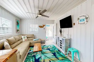 Image de Soundfront home with large deck, updated interior, & dock - near outdoor rec