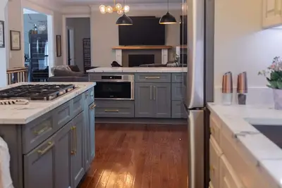 Image de Modern Colonial Charm in Historic Old Town