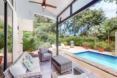 Resort house near beach with private pool, outdoor shower, grill, patio, W\/D, Ac
