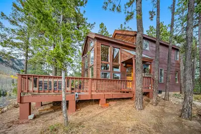Image de Delightful mountain retreat, New private hot tub, fireplace, deck, & great views