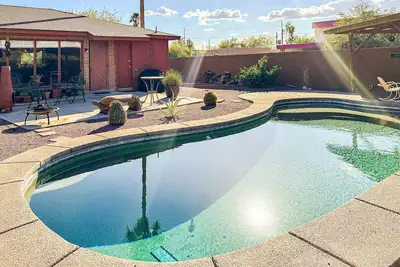 Image de Sun-soaked & charming dog-friendly retreat with private pool, large patio, & W/D