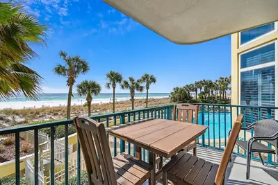 Image de Jade Gem @ Jade East | Renovated Gulf-View Condo | Private Beach | Pool | Fun Pass | Sleeps 8