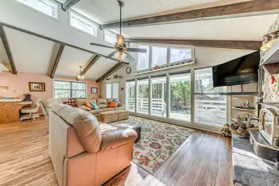 Image de Rustic Alto Retreat - Near Hiking, Skiing & More!