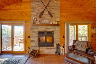 Image de Stunning Athens Home: Mtn Views & Pool Access