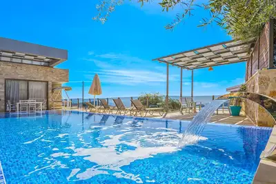 Image de Villa for 6 with Secluded Outdoor Pool, Heated Indoor Pool, Sauna, Sea Views